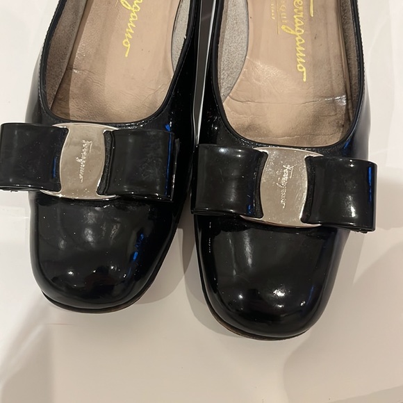Salvatore Ferragamo Patent Leather Flats with Bow, Silver - Picture 2 of 13